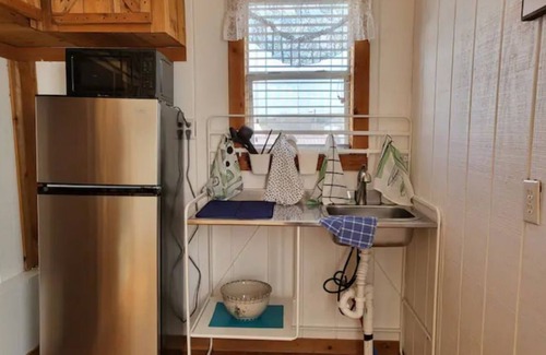 Laguna Park Apartment | Derekville #9 - Private Unit - Gated Pool
