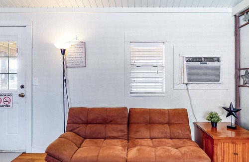 Laguna Park House | Derekville Unit #8 | Condo in Clifton with pool & hot tub
