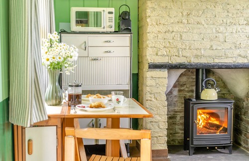 Lampeter House | Derry Ormond Halt - One Bedroom House, Sleeps 2