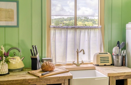 Lampeter House | Derry Ormond Halt - One Bedroom House, Sleeps 2