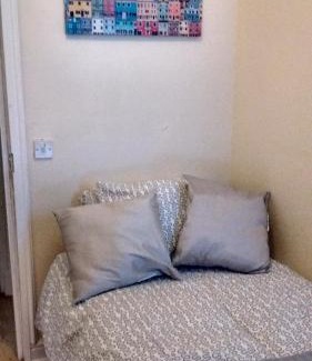 Stainburn Apartment | Derwent Street Apartment 1 - 3 Bed Self Catering Apartment - Self Contained - 1 Double & 2 Single Rooms