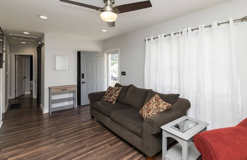 Des Moines House | Des Moines Classic 3 bedroom Getaway