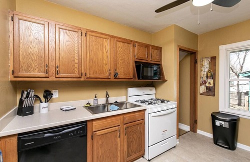 Urbandale House | Des Moines Relaxing Haven Getaway