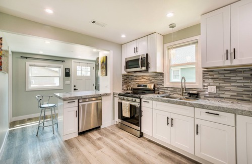 Oakton House | Des Plaines Vacation Rental w/Spacious Backyard!