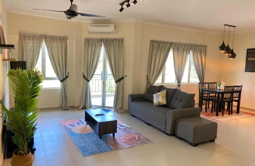 Bandar Penawar Apartment | Desaru Beach Family Suite 5G Wifi NetFlix D0308