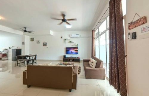 Bandar Penawar House | Desaru Comfy Homestay [Home Theater/Netflix]