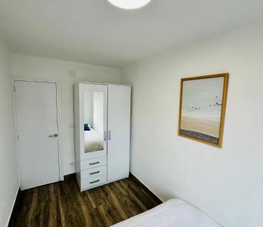 Saron Apartment | Descubre Cantabria 2! A 4 minutos de Cabárceno y capacidad para 6 adultos!