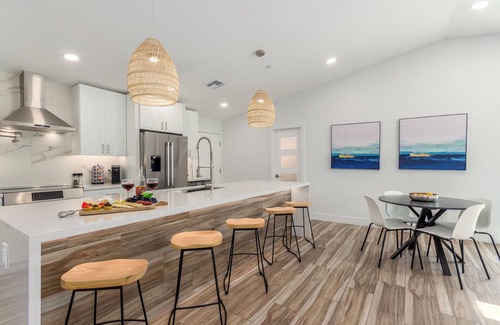 Casa Del Mar Cottage | Desert Daze - Sparkling Pool - Mins to Old Town