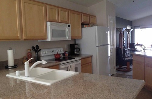 Springfield Lakes Reflection House | Desert Escape Vacation Rental