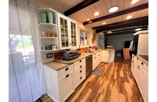 Tanque Verde House | Desert Escape with Pool, Hot Tub & Mountain Viewsn