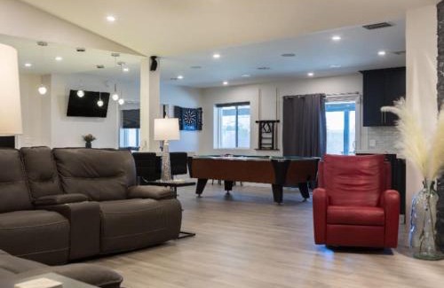San Tan Valley House | Desert getaway retreat pool spa billiards bbq