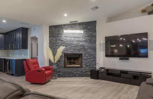 San Tan Valley House | Desert getaway retreat pool spa billiards bbq