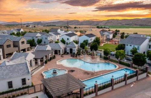 Hurricane House | Desert Haven near Zion with Pool and Hot Tub