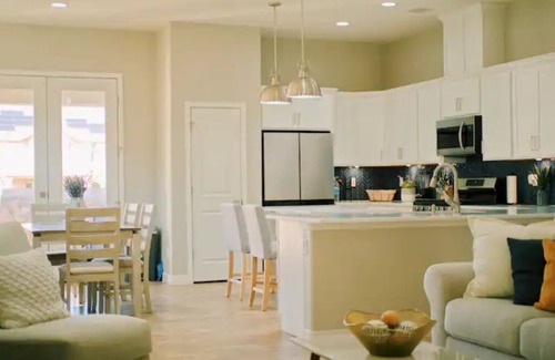 Biggs Field House | Desert Home