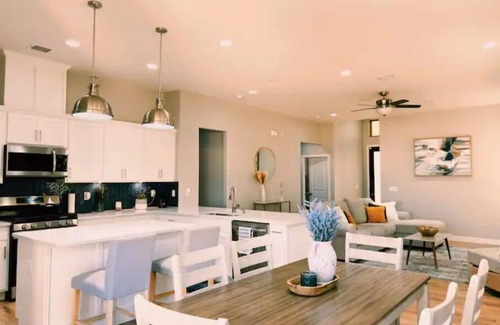 Biggs Field House | Desert Home