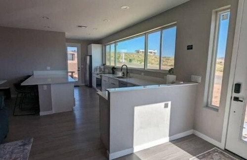 Greenehaven House | Desert Lakehouse Getaway
