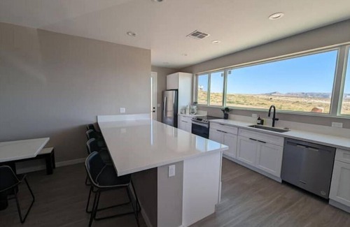 Greenehaven House | Desert Lakehouse Getaway