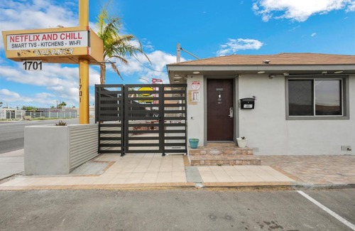 Downtown Las Vegas Hotel | Desert Moon Motel