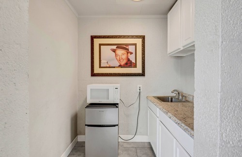 Downtown Las Vegas Hotel | Desert Moon Motel