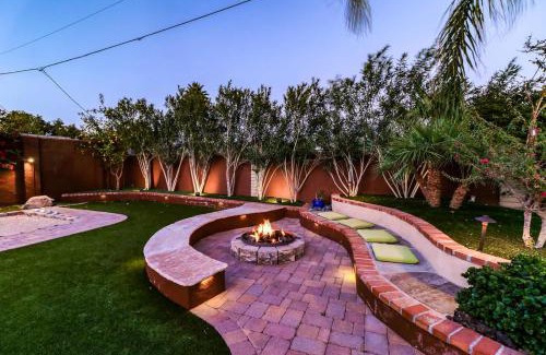Paradise Plaza House | Desert Oasis - Epic Backyard Pool Bocce Firepit