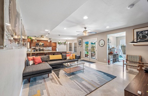 Raskin Estates House | Desert Oasis w/heated pool, themed rooms, family fun, close to golf & shopping!
