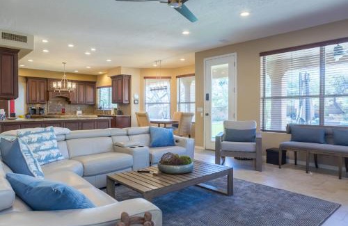 Foothills House | Desert Paradise Pool Spa Pickleball Putt Green