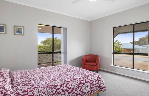 Lake Wangary House | Desert Pea is the perfect haven for your dream holiday on the Eyre Peninsula