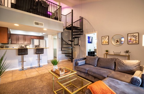 Chandler Condo | Desert Retreat: Luxury Condo Loft - Work Friendly