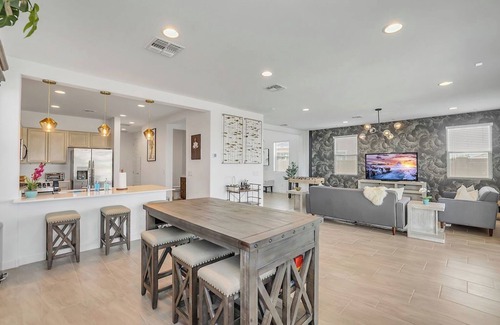 Maryvale House | Desert Rose 3Bdrm Phoenix Retreat