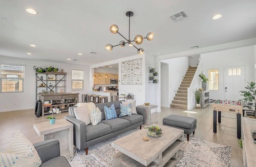 Maryvale House | Desert Rose 3Bdrm Phoenix Retreat