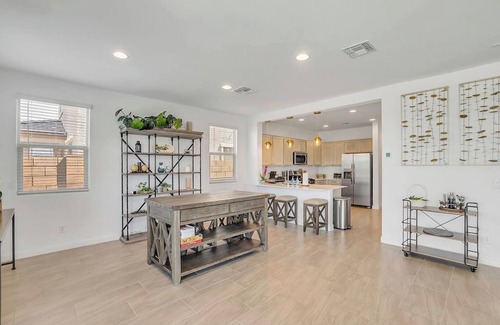 Maryvale House | Desert Rose 3Bdrm Phoenix Retreat