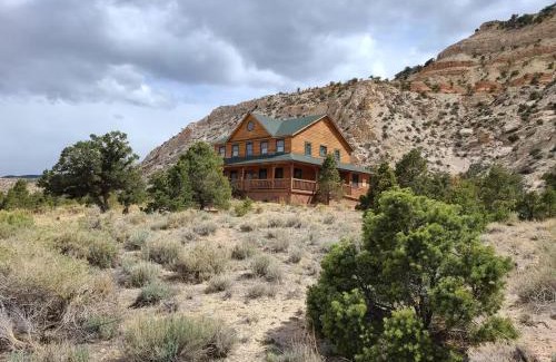 Teasdale House | Desert Skies Resort