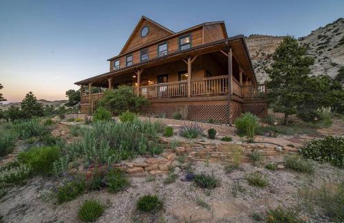 Teasdale House | Desert Skies Resort