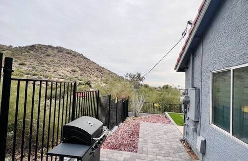 North Mountain House | Desert Valley Stay - Mountain Views