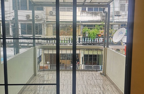 Phra Khanong Nuea House | Designer House, 10mins walk to BTS Ekkamai
