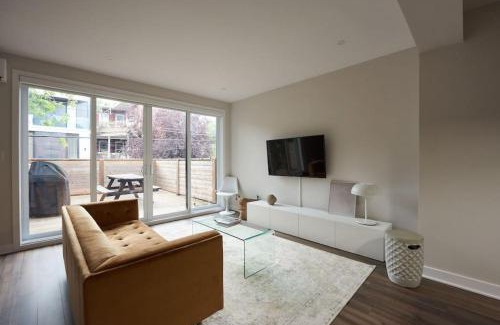 Little Italy Apartment | Design 3 bedroom flat with private terrace in Little Italy by Denstays