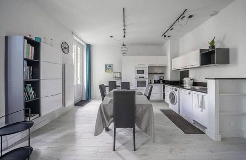 Republique Apartment | Design apartment in the city center with parking
