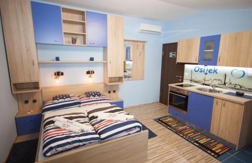 Osijek Apartment | Design Apartments Red Blue