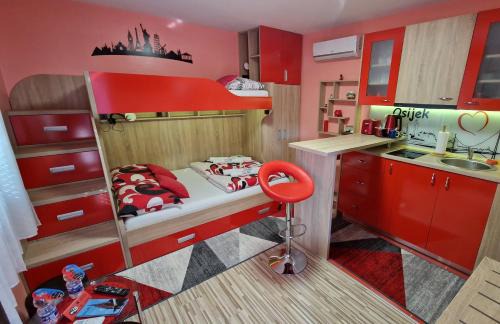 Osijek Apartment | Design Apartments Red Blue