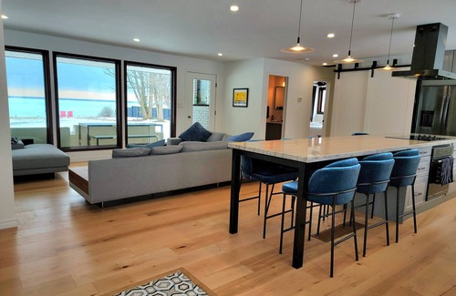 Wellington House | Designer Lakehouse in the Heart of Wellington; acre of land; 125ft of Waterfront