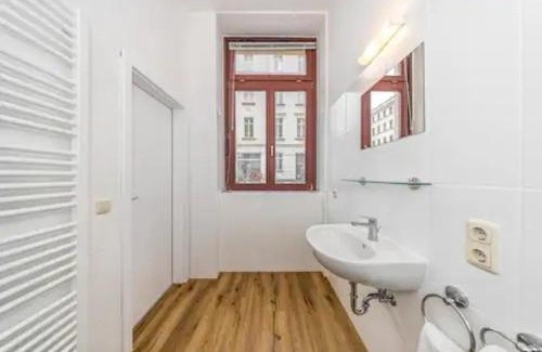 Zentrum-West Apartment | Design Studio zentral Küche parknah