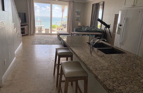 Palm Cay House | DESIGN STUNNING LUXURY BEACH-HOUSE FULLY RENOVATED 5 Stars L