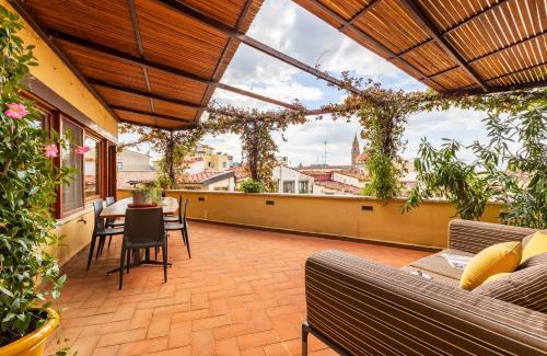 Oltrarno Apartment | Design Unit with Incredible View