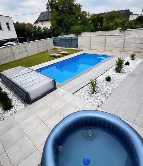 Leonding Villa | Design-Villa mit privatem Pool, Whirlpool & stimmungsvoller Beleuchtung