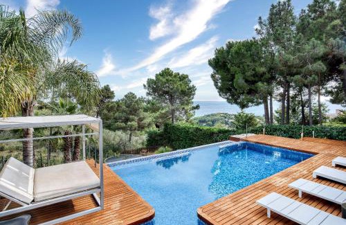 Sant Pol De Mar Villa | Design villa with sea views