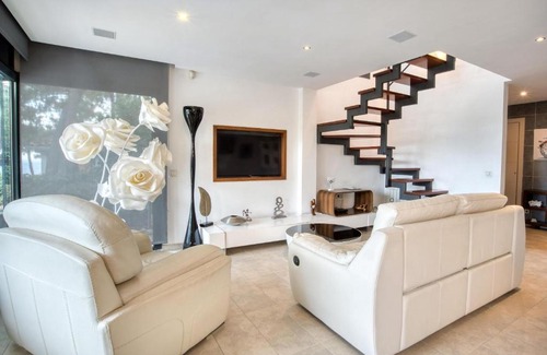 Sant Pol De Mar Villa | Design villa with sea views