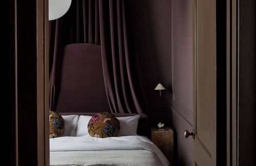 Stratford Hotel | Designed for a romantic getaway or a solo adventure on the town. Dramatic & Theatrical