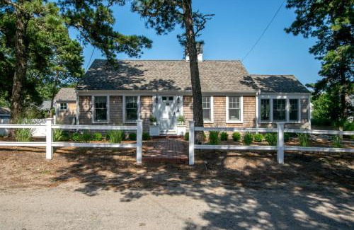 West Harwich House | Designed for vacation Easy 0 3 mi walk to Grey Neck Beach