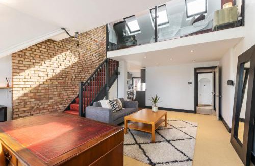 St. Leonard's Apartment | Designer 1 bed Loft Apartment, SW16