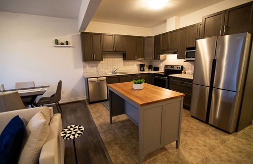 Grimsby House | Designer 3-Bedroom executive townhouse